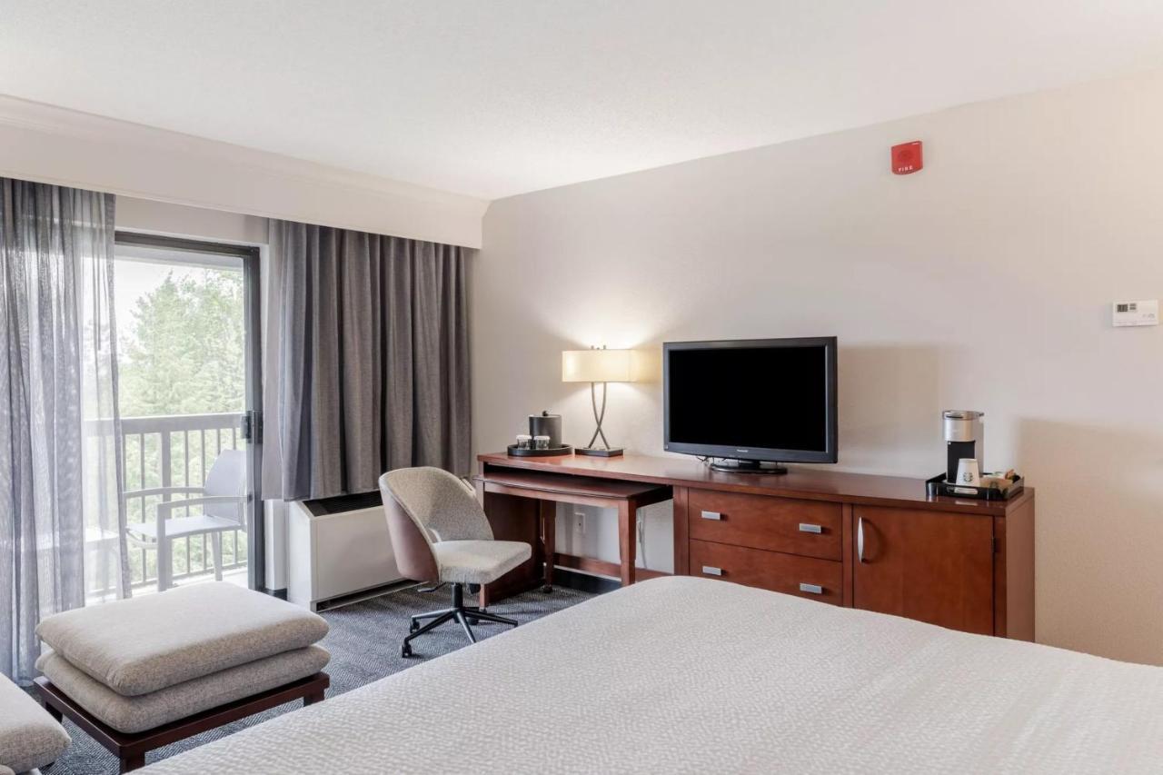 คอร์ตยาร์ด เบอร์ลิงตัน วิลลิสตัน Hotel Williston ภายนอก รูปภาพ