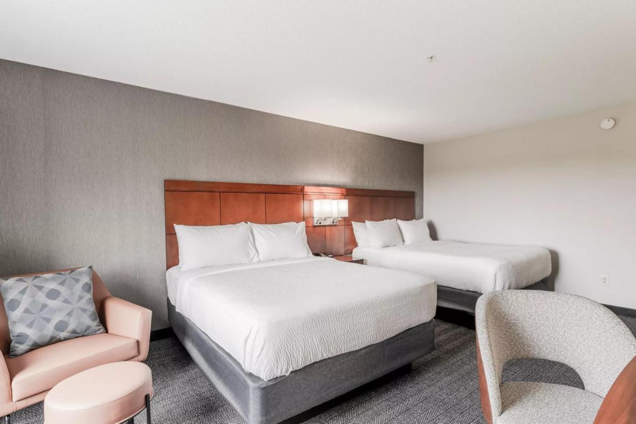 คอร์ตยาร์ด เบอร์ลิงตัน วิลลิสตัน Hotel Williston ภายนอก รูปภาพ