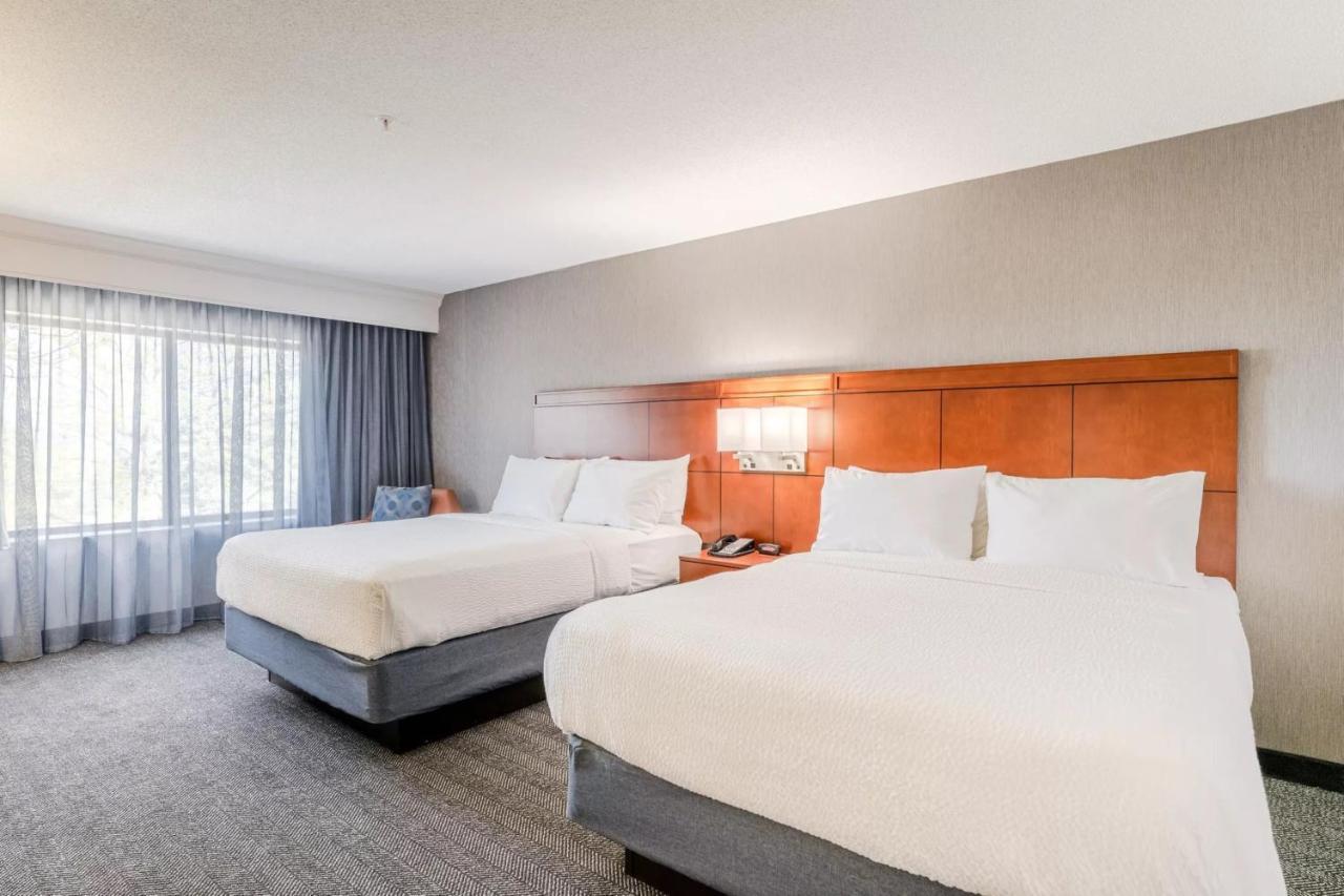 คอร์ตยาร์ด เบอร์ลิงตัน วิลลิสตัน Hotel Williston ภายนอก รูปภาพ