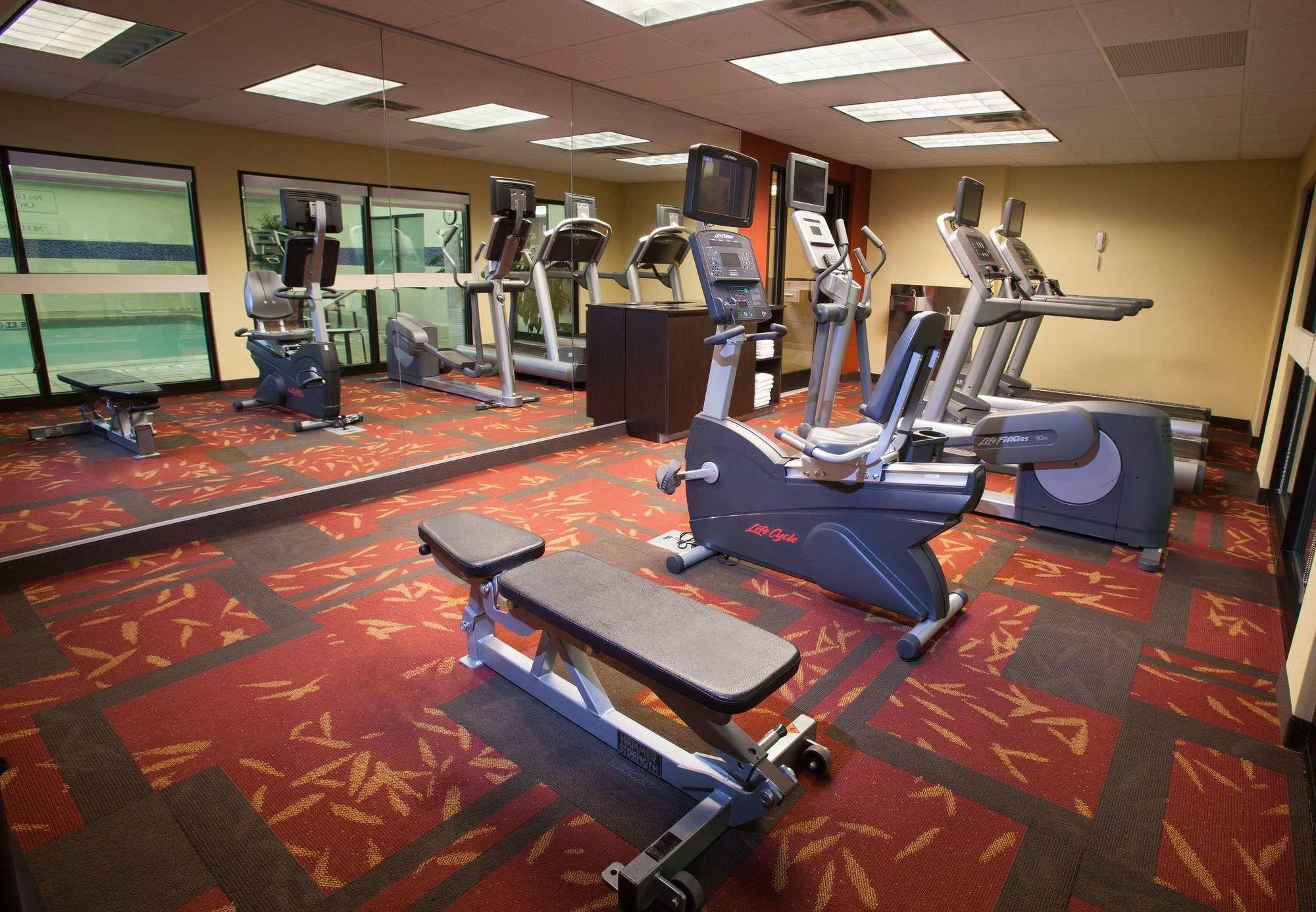 คอร์ตยาร์ด เบอร์ลิงตัน วิลลิสตัน Hotel Williston ภายนอก รูปภาพ