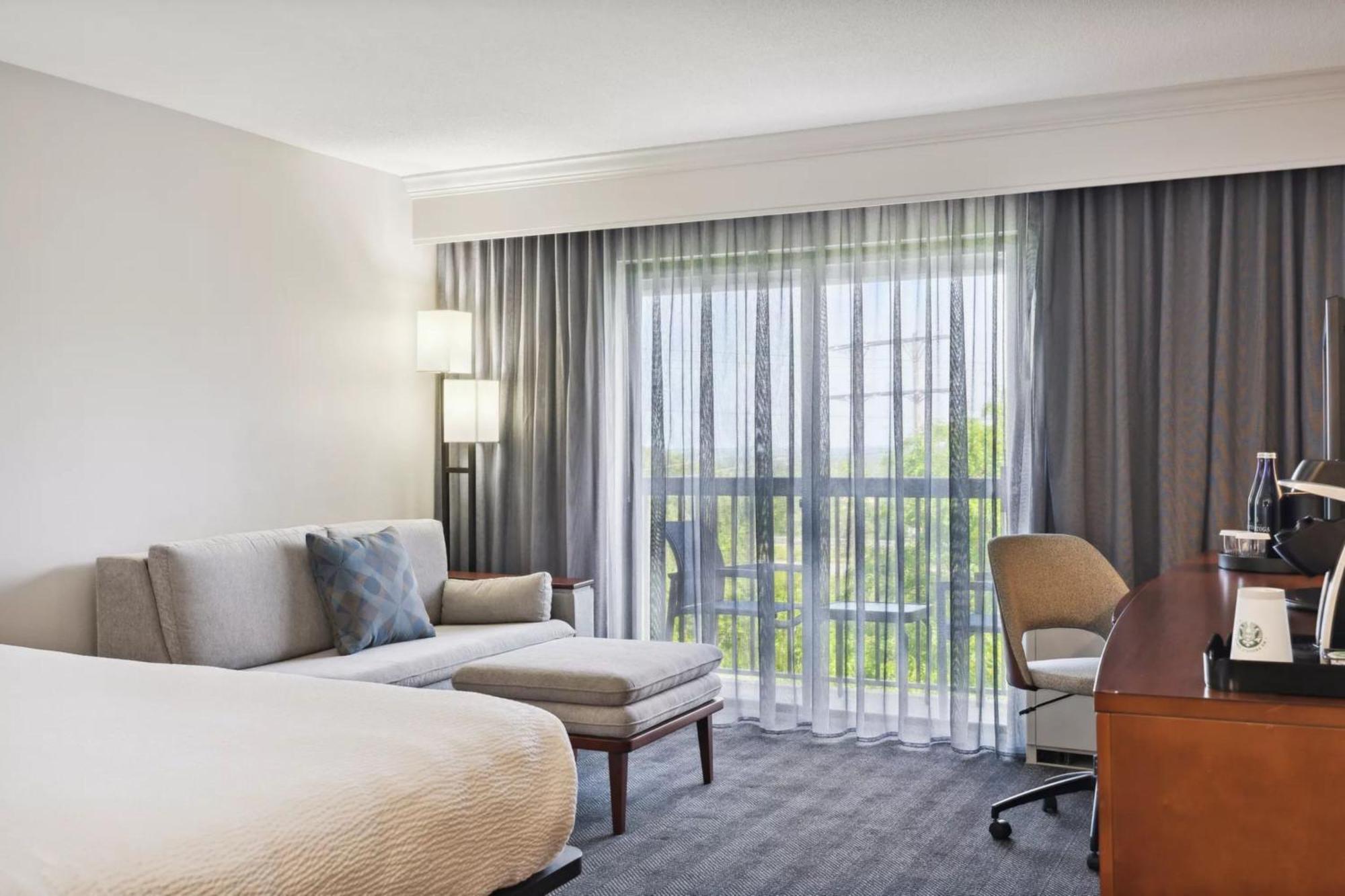 คอร์ตยาร์ด เบอร์ลิงตัน วิลลิสตัน Hotel Williston ภายนอก รูปภาพ