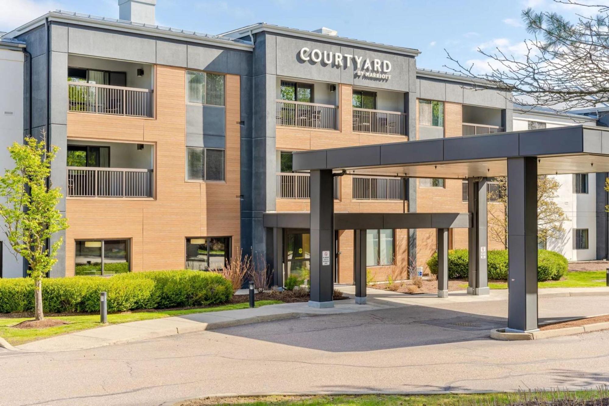 คอร์ตยาร์ด เบอร์ลิงตัน วิลลิสตัน Hotel Williston ภายนอก รูปภาพ