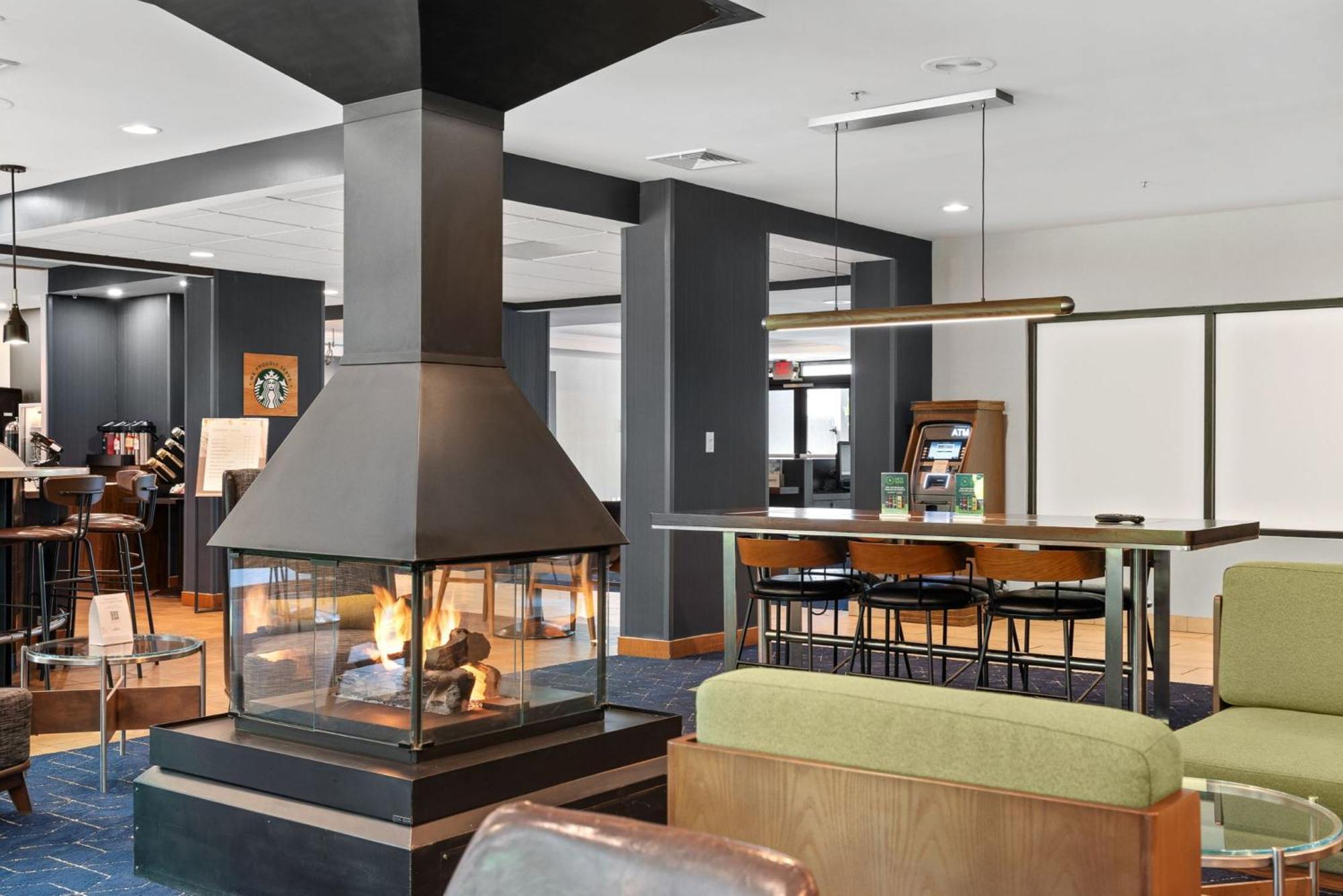 คอร์ตยาร์ด เบอร์ลิงตัน วิลลิสตัน Hotel Williston ภายนอก รูปภาพ