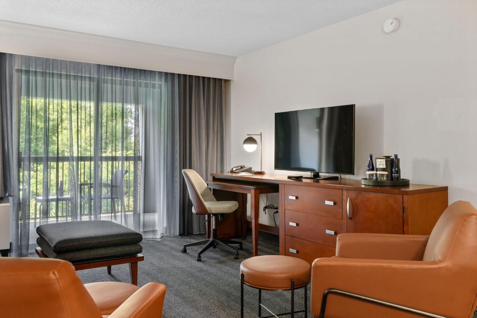 คอร์ตยาร์ด เบอร์ลิงตัน วิลลิสตัน Hotel Williston ภายนอก รูปภาพ