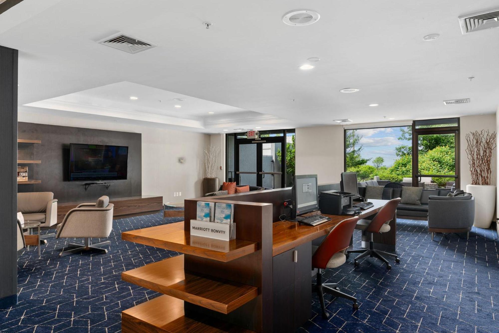 คอร์ตยาร์ด เบอร์ลิงตัน วิลลิสตัน Hotel Williston ภายนอก รูปภาพ