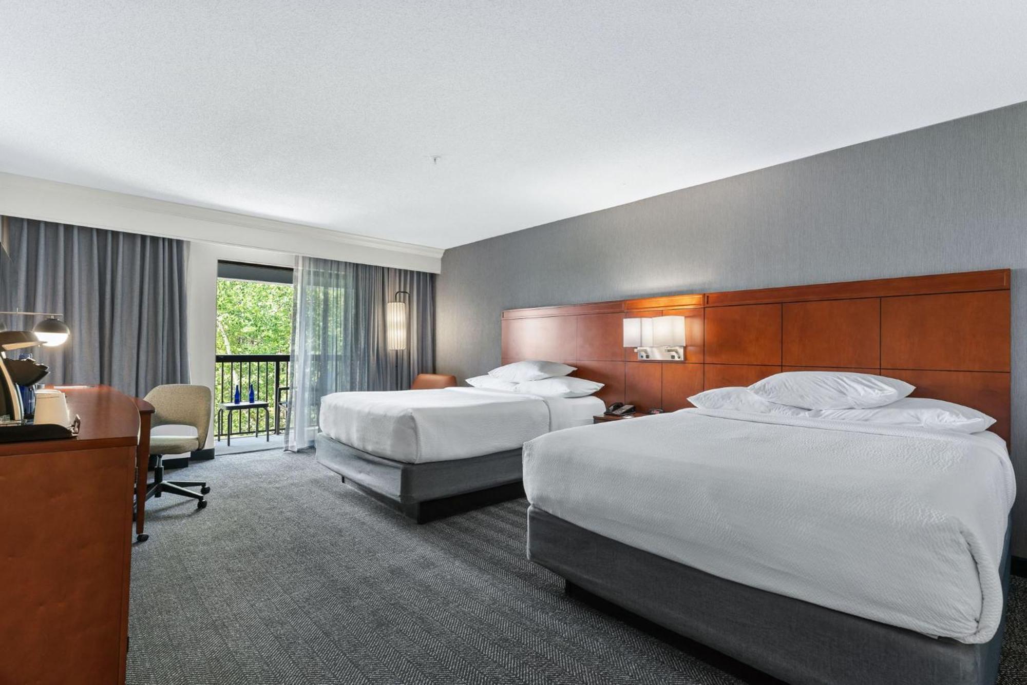 คอร์ตยาร์ด เบอร์ลิงตัน วิลลิสตัน Hotel Williston ภายนอก รูปภาพ