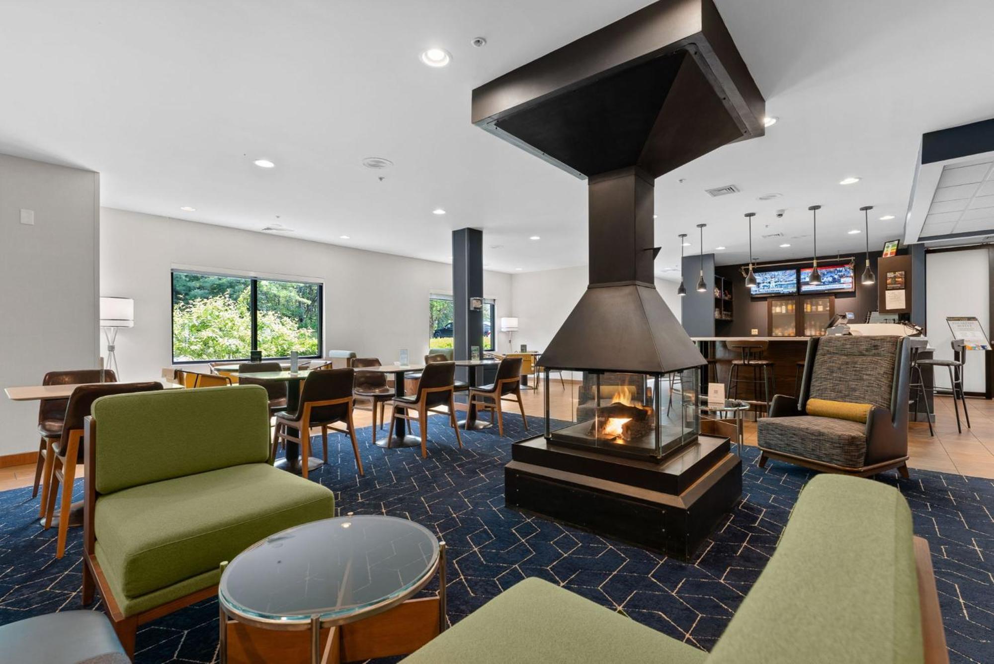 คอร์ตยาร์ด เบอร์ลิงตัน วิลลิสตัน Hotel Williston ภายนอก รูปภาพ