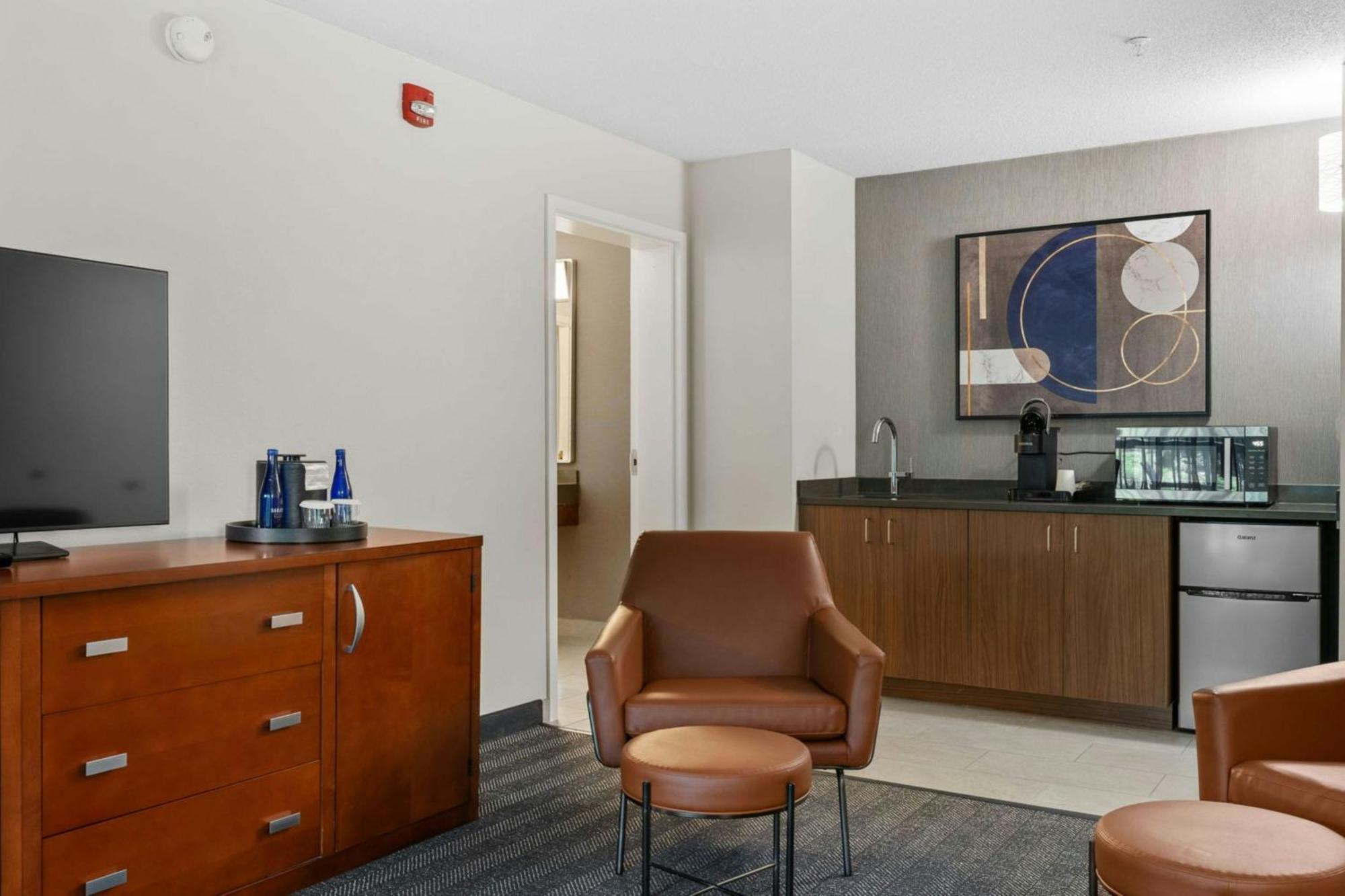 คอร์ตยาร์ด เบอร์ลิงตัน วิลลิสตัน Hotel Williston ภายนอก รูปภาพ