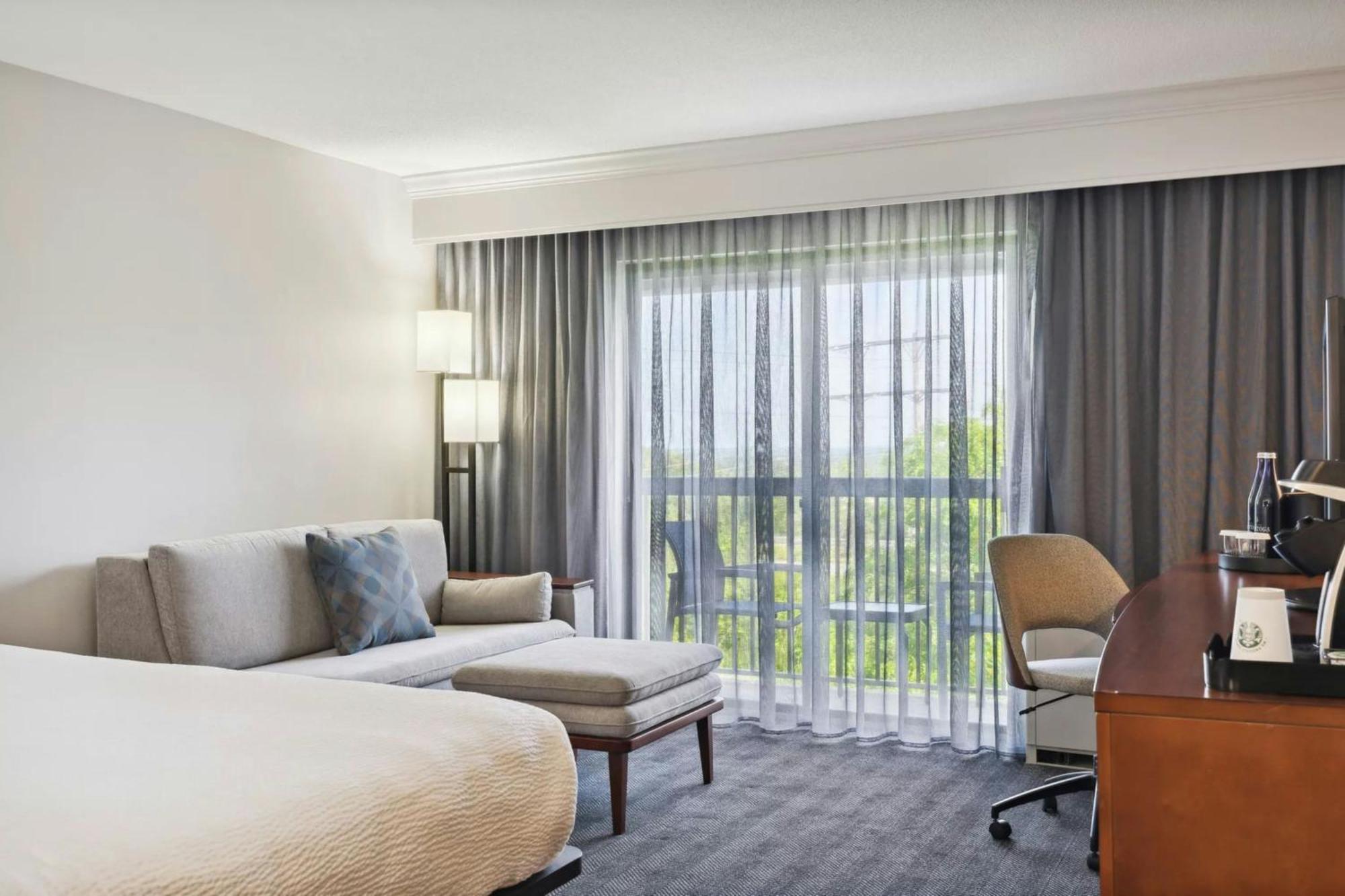 คอร์ตยาร์ด เบอร์ลิงตัน วิลลิสตัน Hotel Williston ภายนอก รูปภาพ