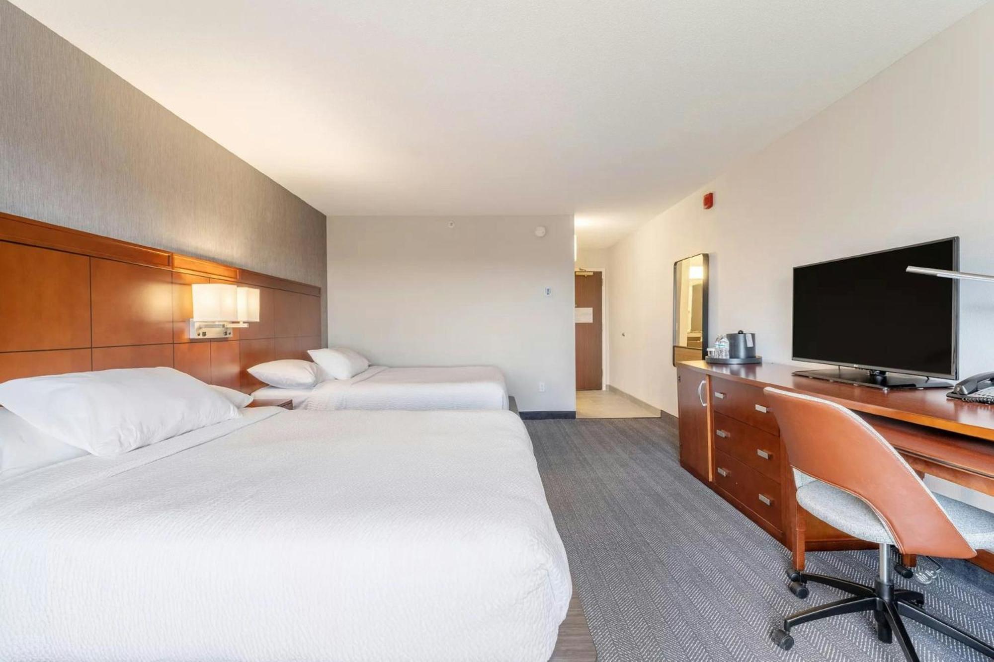 คอร์ตยาร์ด เบอร์ลิงตัน วิลลิสตัน Hotel Williston ภายนอก รูปภาพ