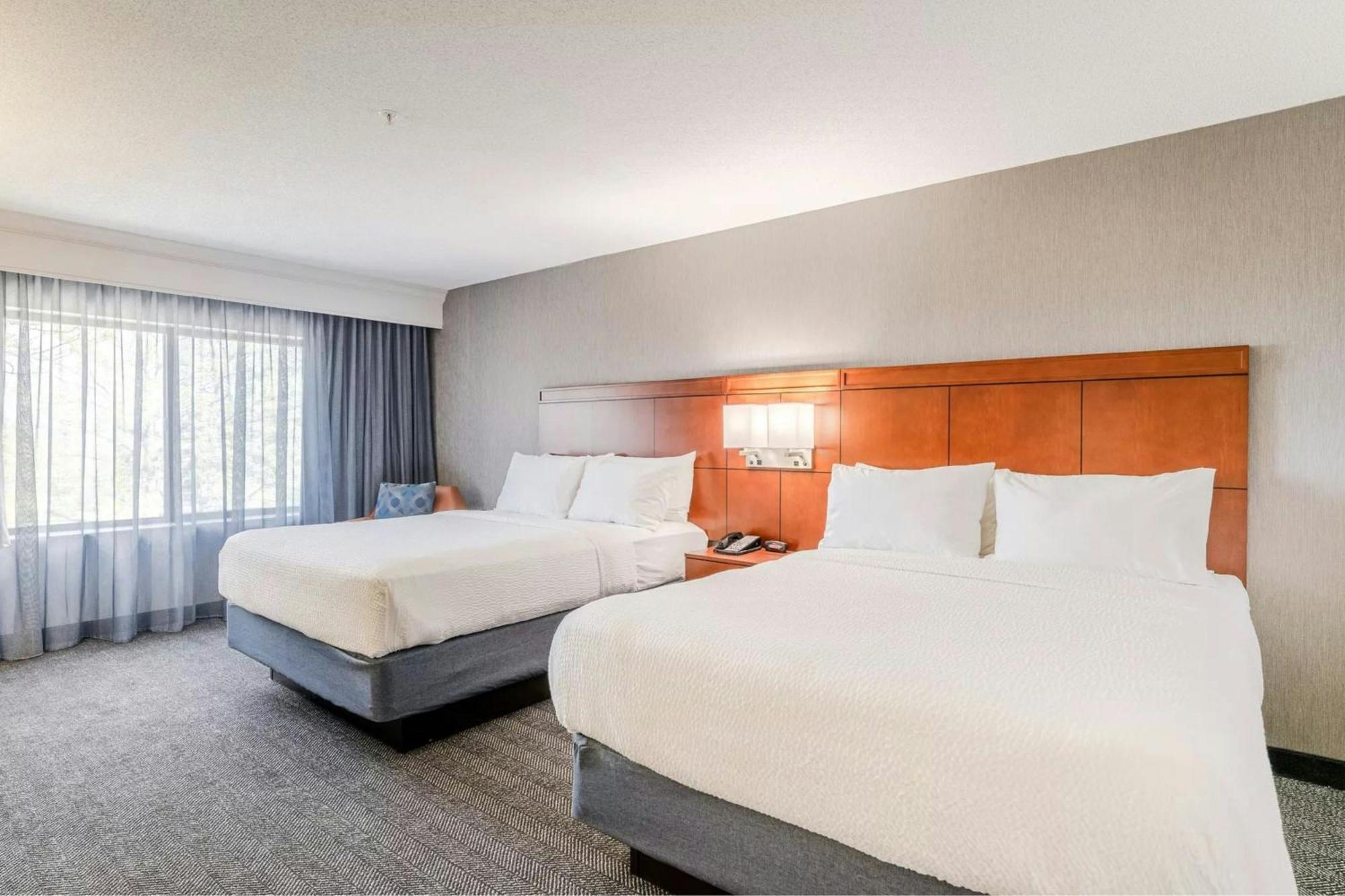 คอร์ตยาร์ด เบอร์ลิงตัน วิลลิสตัน Hotel Williston ภายนอก รูปภาพ