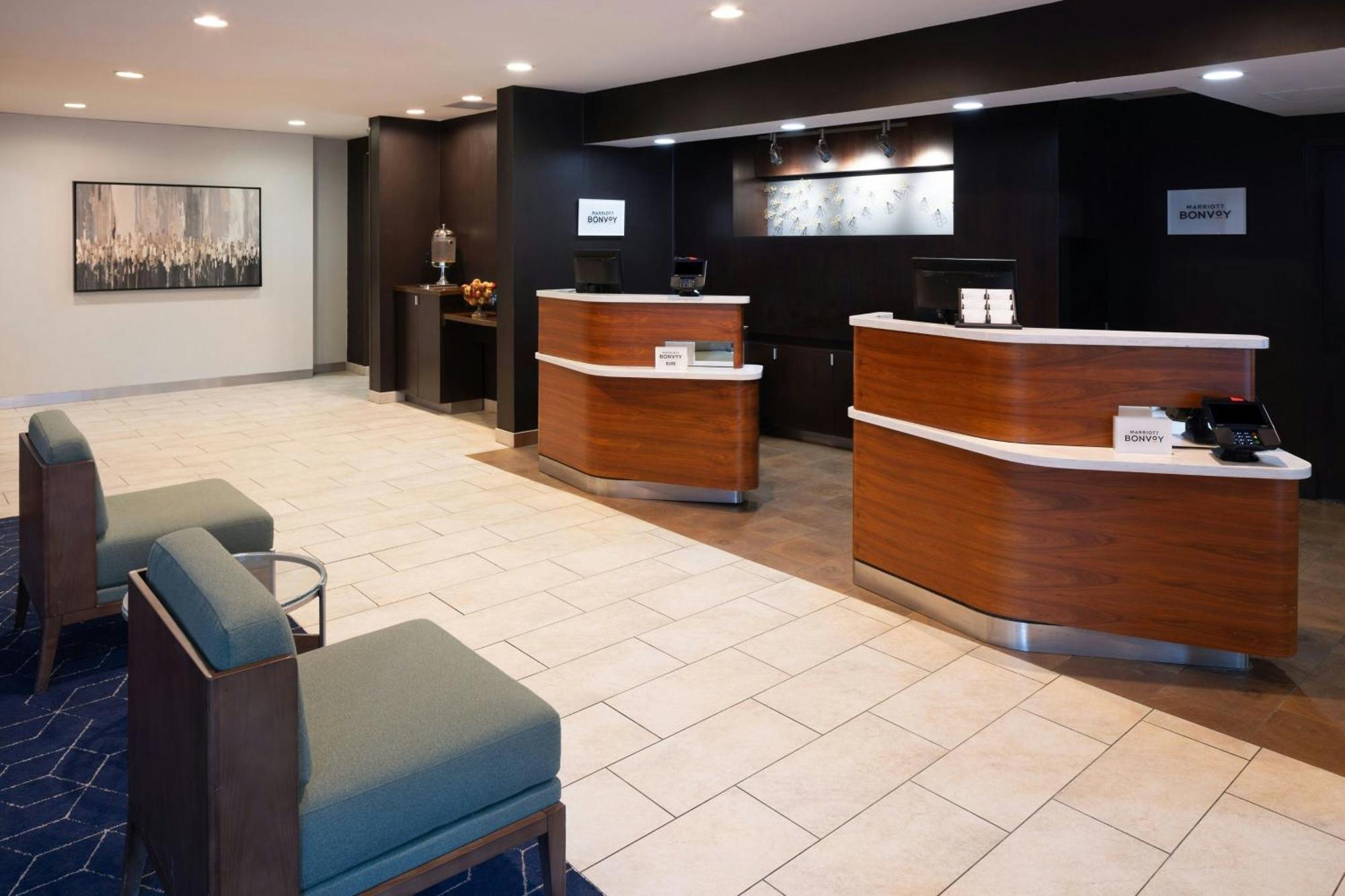 คอร์ตยาร์ด เบอร์ลิงตัน วิลลิสตัน Hotel Williston ภายนอก รูปภาพ
