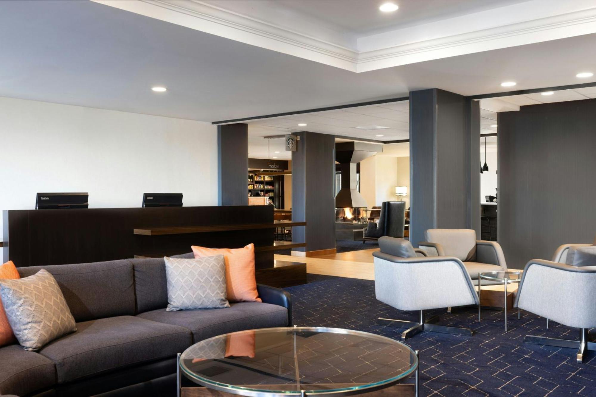 คอร์ตยาร์ด เบอร์ลิงตัน วิลลิสตัน Hotel Williston ภายนอก รูปภาพ