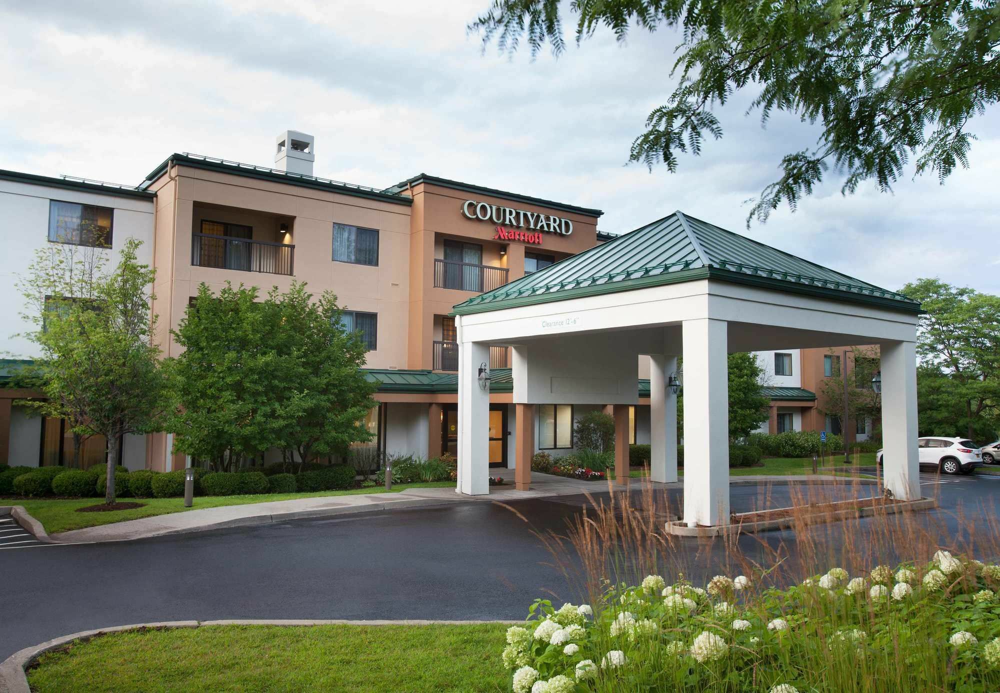 คอร์ตยาร์ด เบอร์ลิงตัน วิลลิสตัน Hotel Williston ภายนอก รูปภาพ